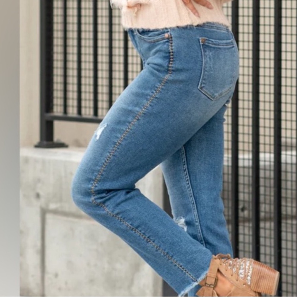 Judy Blue Howdy Embroidered Distressed High Rise Boyfriend Jeans Size 11/30 - Picture 3 of 11